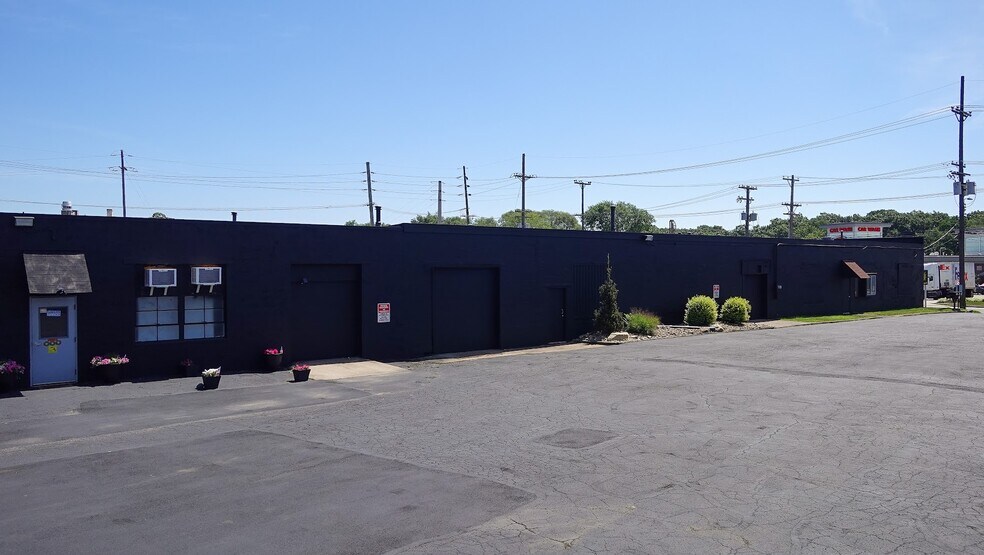 More Photos Of 2740-2754 2nd St, Cuyahoga Falls Warehouse For Lease