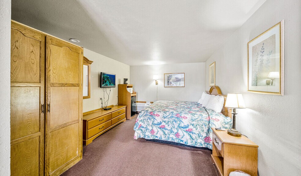 More Photos Of 2600 S Muskogee Ave, Tahlequah Hotel For Sale