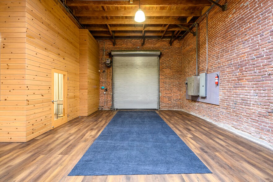 More Photos Of 2448 E 8th St, Los Angeles Warehouse For Lease