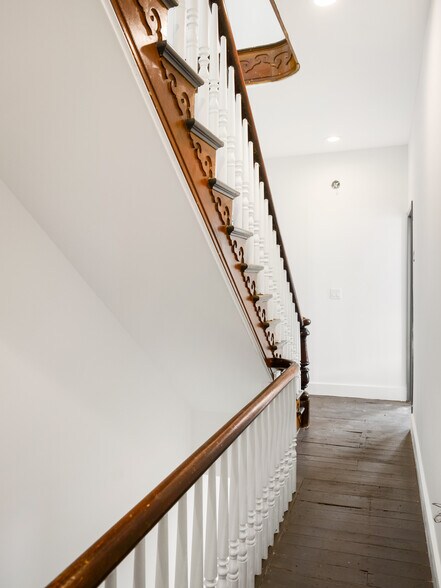 More Photos Of 123 W Main St, Middletown Storefront Retail Office For Lease