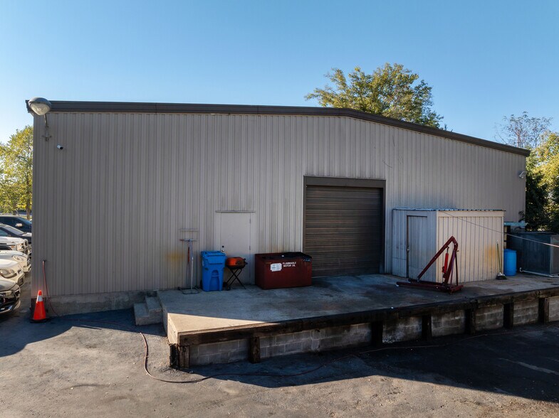 More Photos Of 806 Old Fort Pky, Murfreesboro Flex For Sale