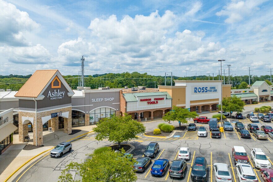 More Photos Of 14200-14270 Smoketown Rd, Woodbridge Storefront For Lease