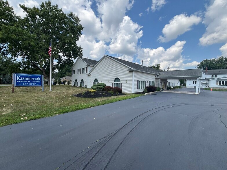 More Photos Of 3640 Clinton St, Buffalo Freestanding For Sale