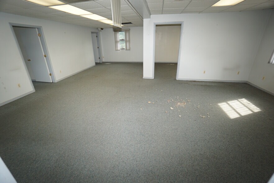 More Photos Of 924 N Wood Ave, Linden Medical For Lease