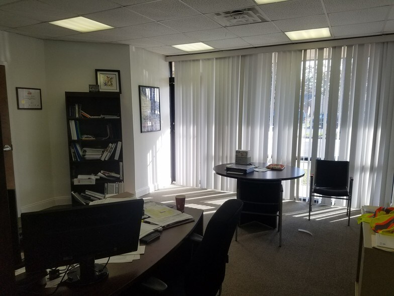 More Photos Of 8830-8854 Rixlew Ln, Manassas Flex For Lease