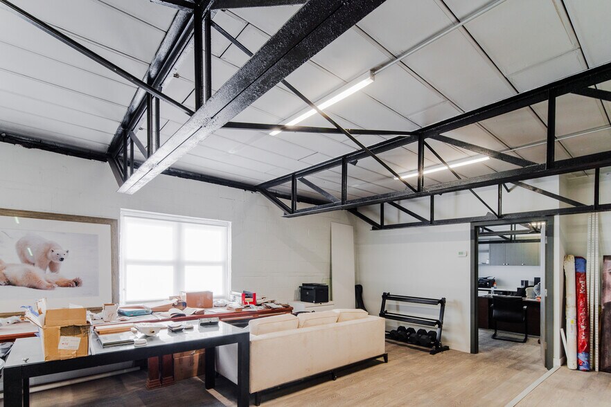 More Photos Of 1819 Gilford Ave, New Hyde Park Warehouse For Sale