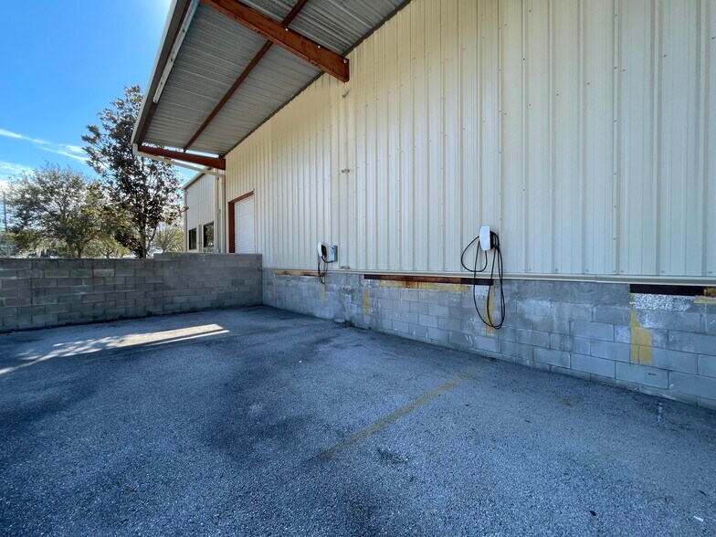 More Photos Of 4680 Lake Industrial Blvd, Tavares Warehouse For Sale