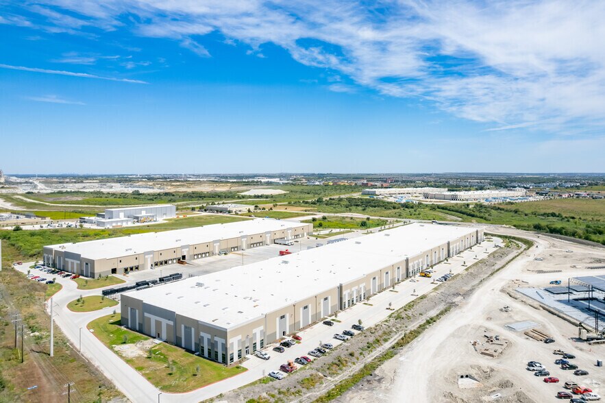 More Photos Of 19200 Marketplace Ave, Kyle Warehouse For Lease