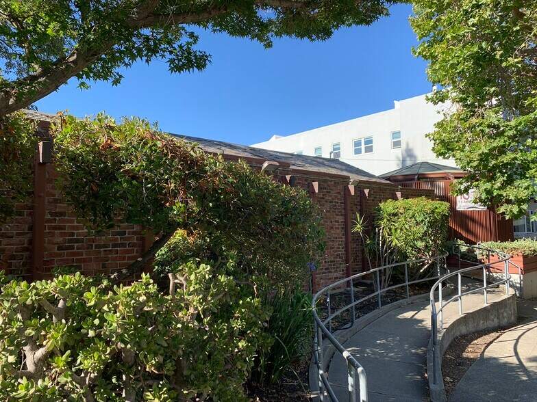 More Photos Of 2441 Le Conte Ave, Berkeley Schools For Lease