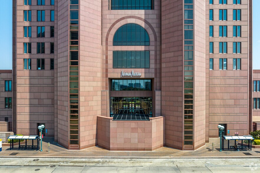 More Photos Of 2711 N Haskell Ave, Dallas Office For Lease