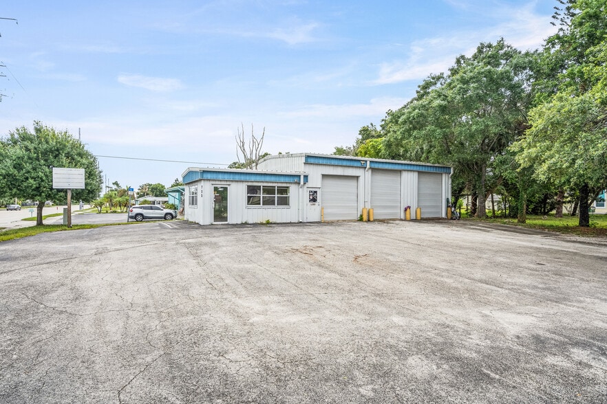 More Photos Of 725 12th St, Vero Beach Auto Repair For Sale