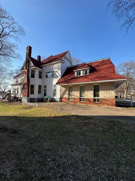 Primary Photo Of 331 S 4th St, Pekin Apartments For Sale