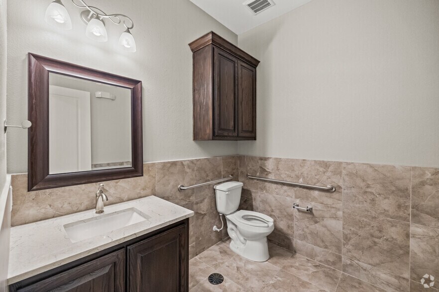 More Photos Of 8849 Davis Blvd, Keller Storefront Retail Office For Lease