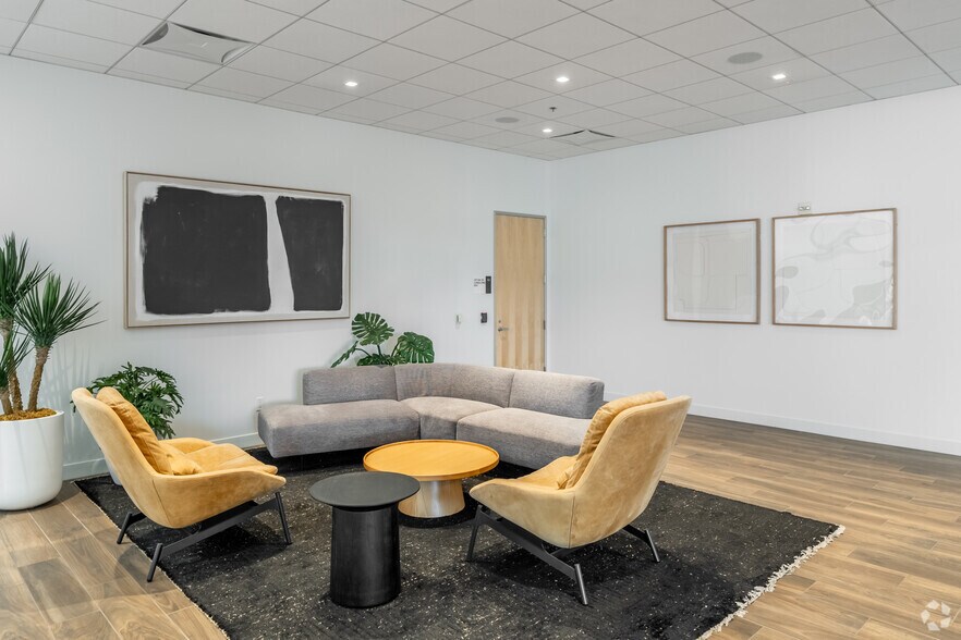 More Photos Of 3515 Harbor Blvd, Costa Mesa Unknown For Lease