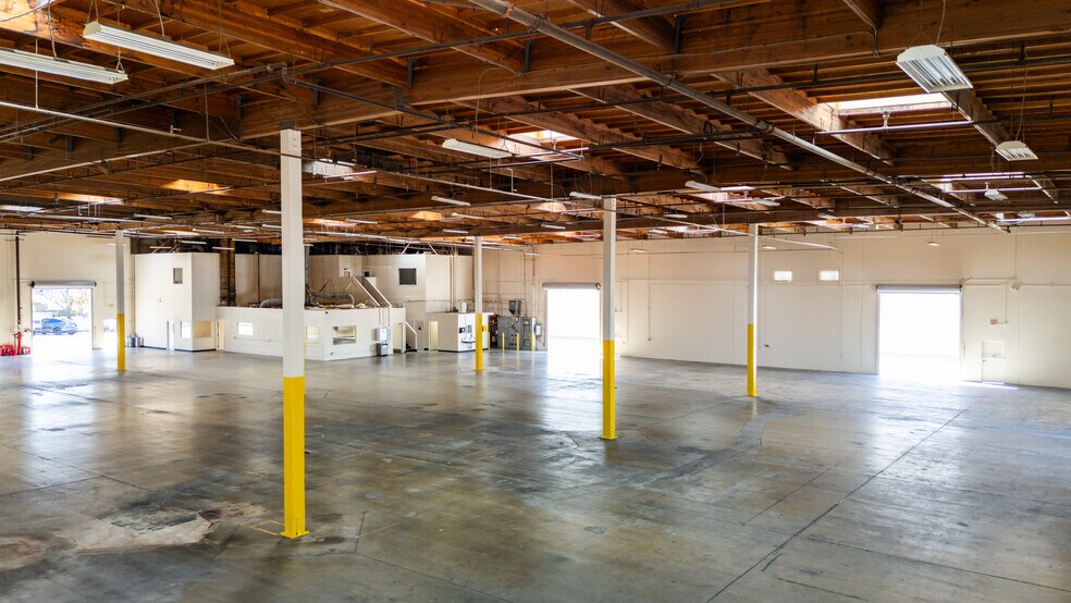 More Photos Of 13435 Estelle St, Corona Warehouse For Lease
