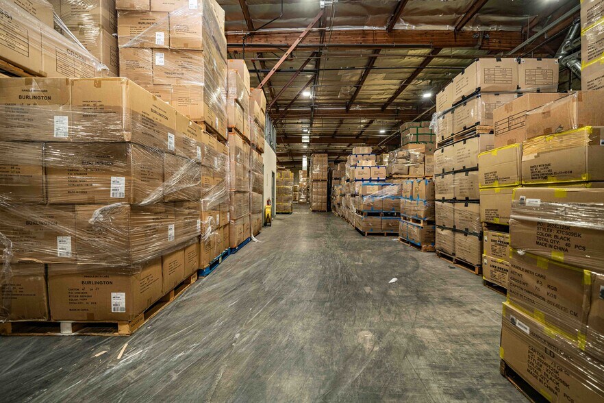 More Photos Of 2001 Saturn St, Monterey Park Light Distribution For Sale