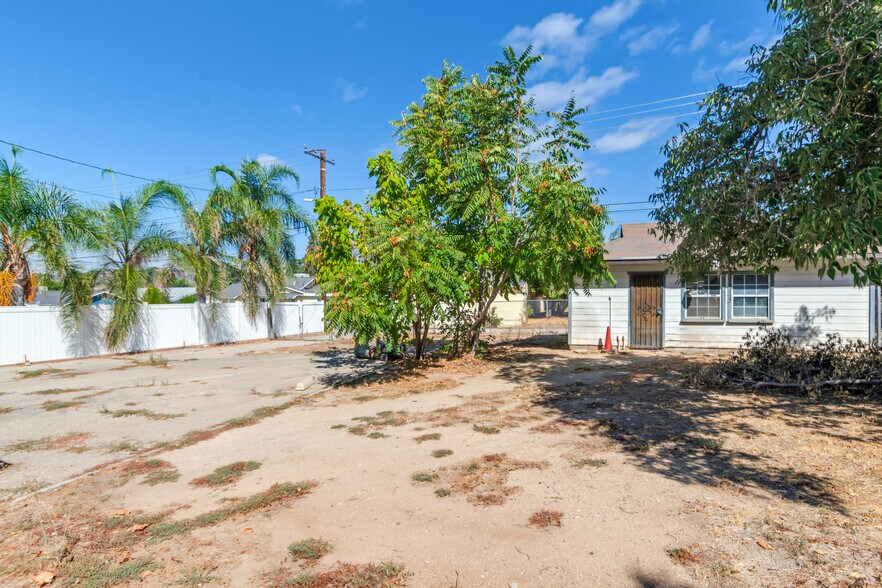 More Photos Of 35222-35232 Yucaipa Blvd, Yucaipa Storefront Retail Residential For Sale