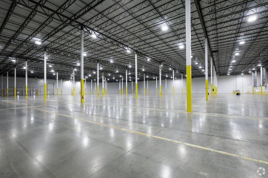 More Photos Of 261 River Rd, Clifton Distribution For Lease