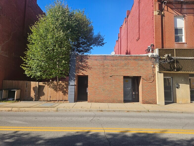 Primary Photo Of 220 Sycamore St, Oil City General Retail For Sale