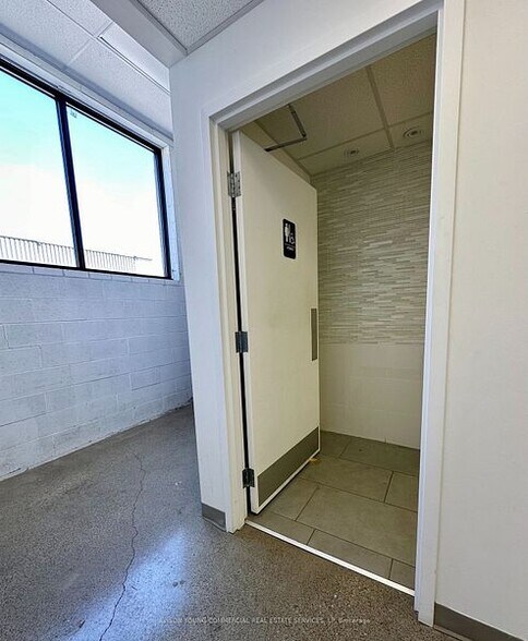 More Photos Of 894 Caledonia Rd, Toronto Warehouse For Lease