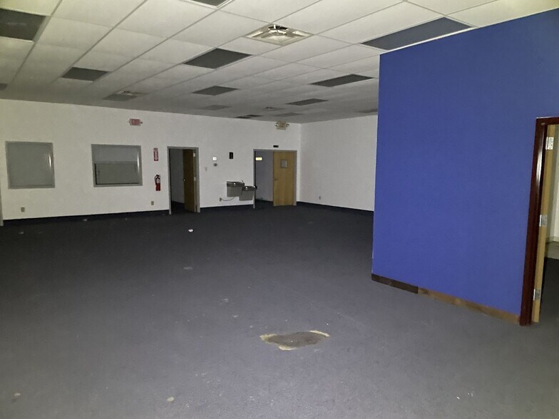 More Photos Of 4345-4781 Bay Rd, Saginaw Freestanding For Lease