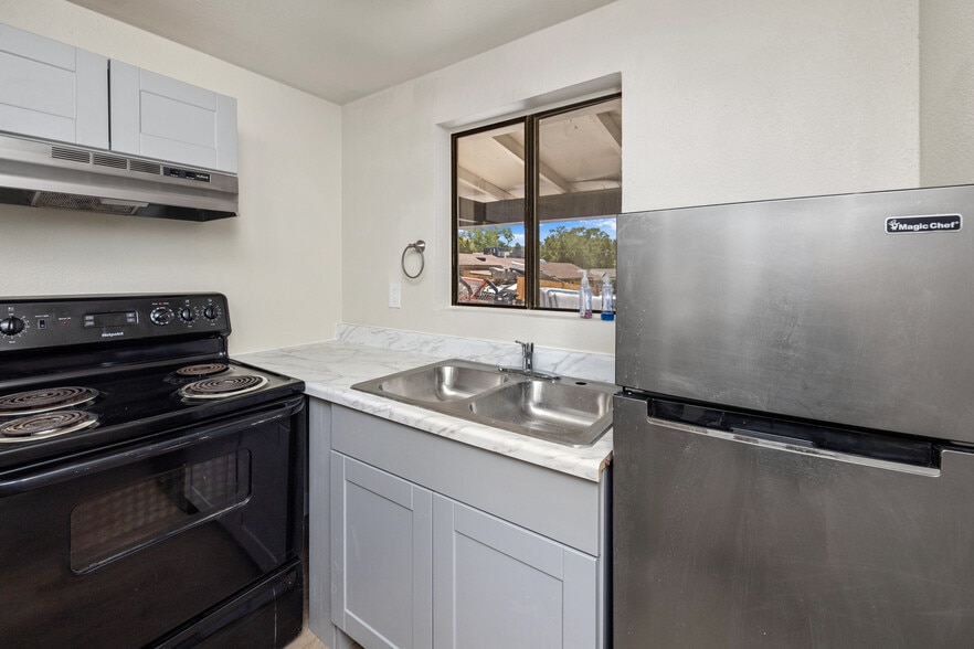 More Photos Of 409 S Montezuma St, Prescott Hotel For Sale