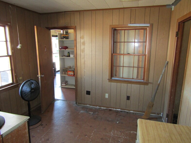 More Photos Of 150 Colonial Trl E, Surry Convenience Store For Sale