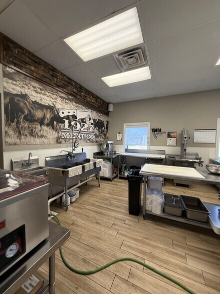 More Photos Of 3520 Nederland Ave, Nederland Restaurant For Sale