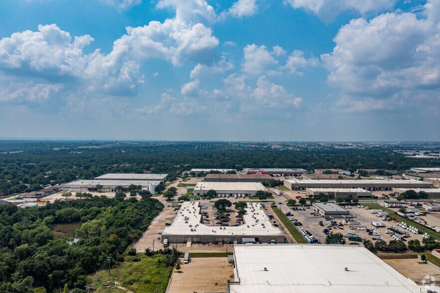 More Photos Of 1517 W Carrier Pky, Grand Prairie Research And Development For Lease