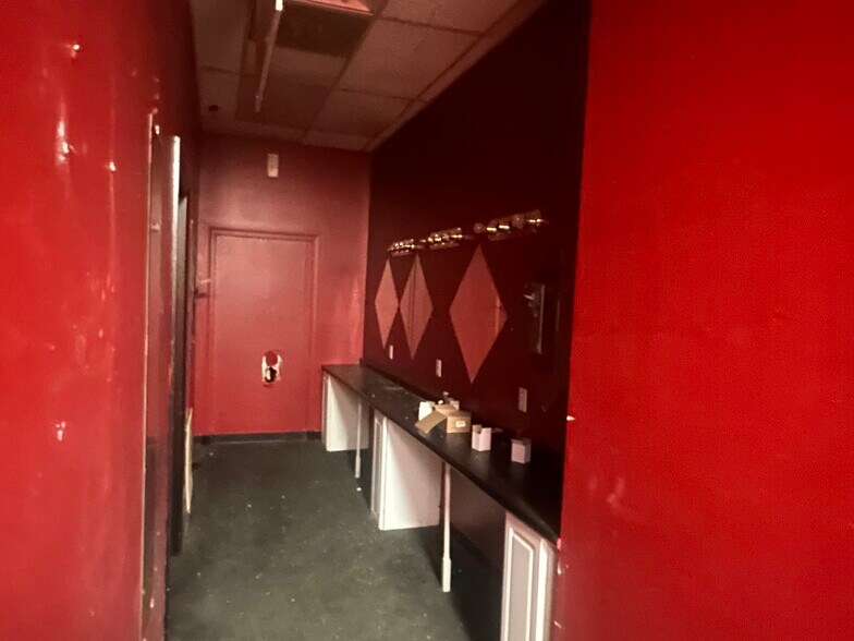 More Photos Of 5537 Athens Boonesboro Rd, Lexington General Retail For Sale