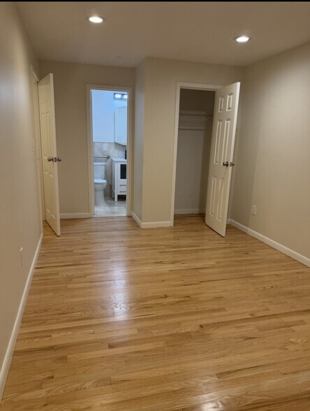 More Photos Of 11882 Metropolitan Ave, Kew Gardens Office For Sale