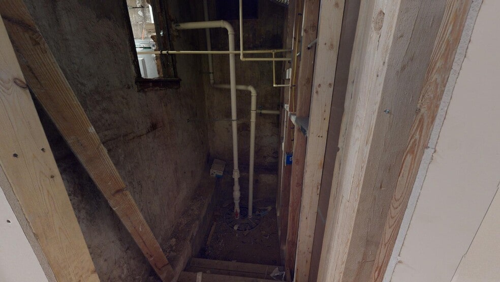 More Photos Of 1030 Hollins St, Baltimore Storefront Retail Office For Lease