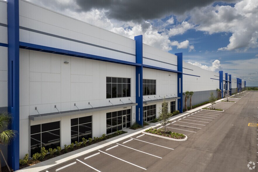 More Photos Of 3140 Supply Chain Cir, Apopka Warehouse For Lease