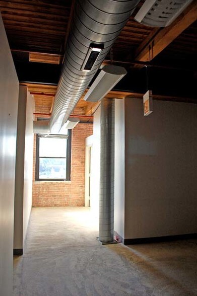 More Photos Of 700 N Sacramento Blvd, Chicago Loft Creative Space For Lease