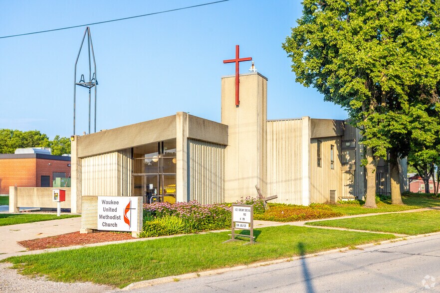 More Photos Of 650 Ashworth Dr, Waukee Specialty For Sale