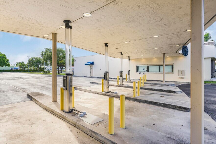 More Photos Of 1750 NE 8th St, Homestead Bank For Sale