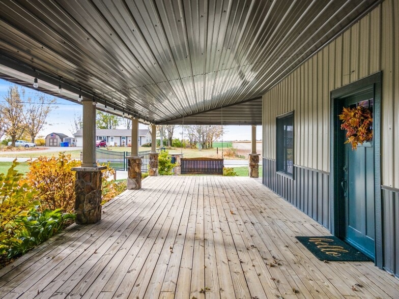 More Photos Of 15306 Covington Rd, Fort Wayne Flex For Sale