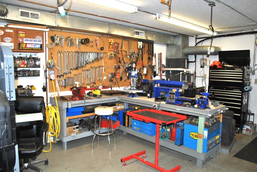 More Photos Of 2882 Johnstown Rd, Columbus Warehouse For Sale