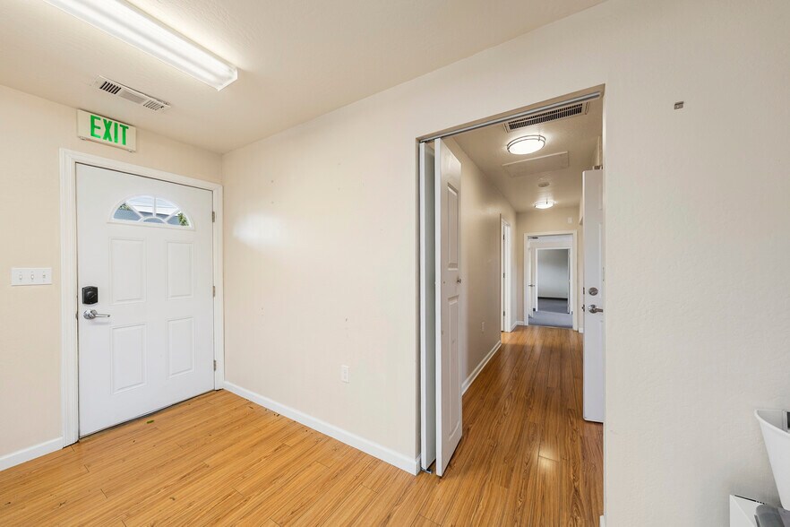 More Photos Of 143 S Main St, Phoenix Office For Sale