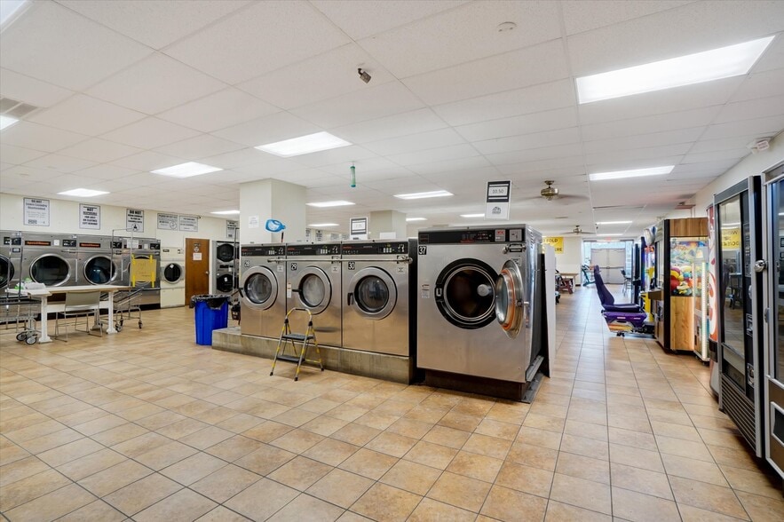 More Photos Of 1638 E Market St, York Flex For Sale