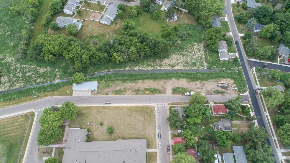 More Photos Of XXX Elmhurst Ave, Braham Flex For Sale