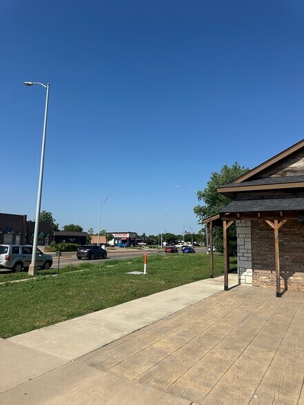 More Photos Of 204 W 2nd St, Edmond Freestanding For Sale