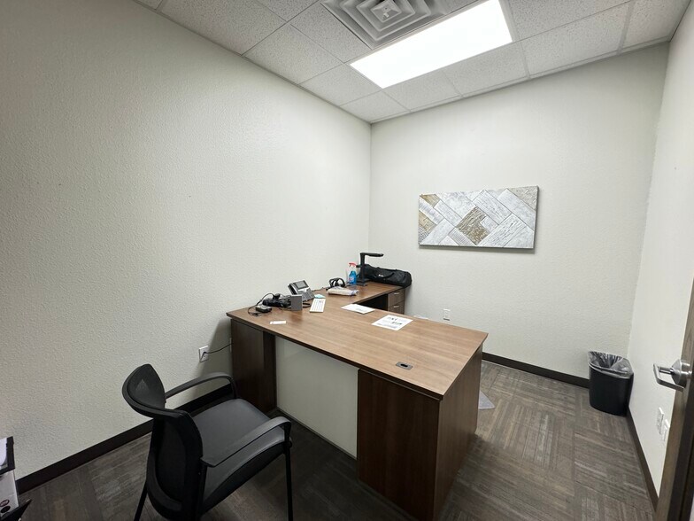 More Photos Of 1011 Surrey Ln, Flower Mound Office For Lease