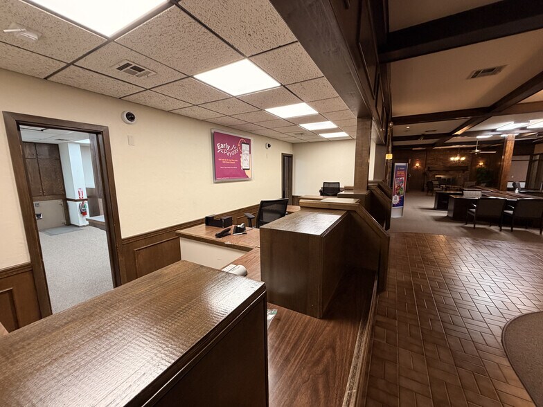 More Photos Of 1913 S Elliott St, Pryor Bank For Sale