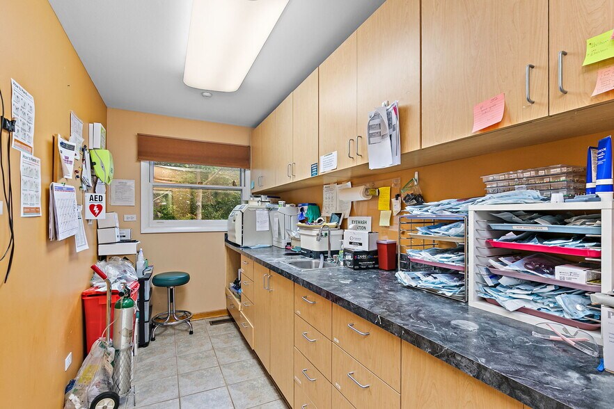 More Photos Of 712 W Main St, West Dundee Medical For Sale