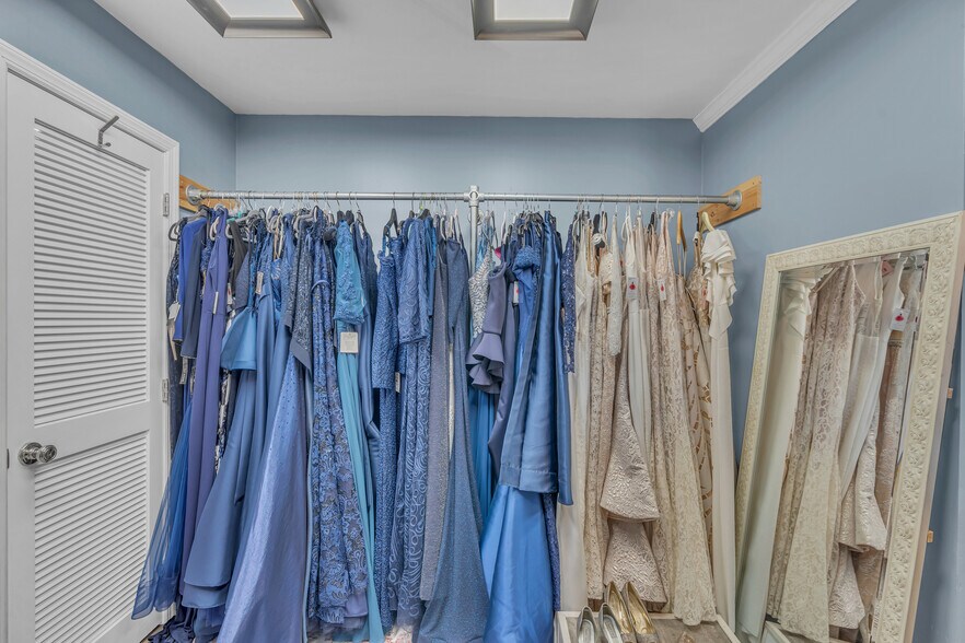 More Photos Of 141 Chambers Bridge Rd, Brick Storefront Retail Office For Sale