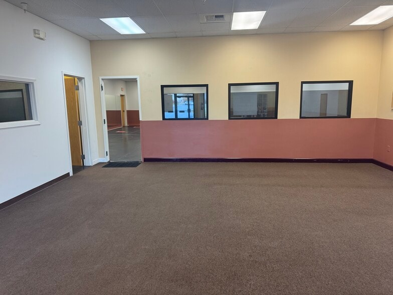 More Photos Of 4000 W Dimond Blvd, Anchorage General Retail For Lease