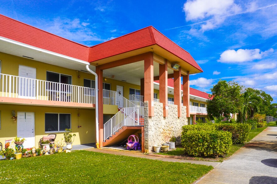 More Photos Of 155 SE 5th Ct, Deerfield Beach Apartments For Sale