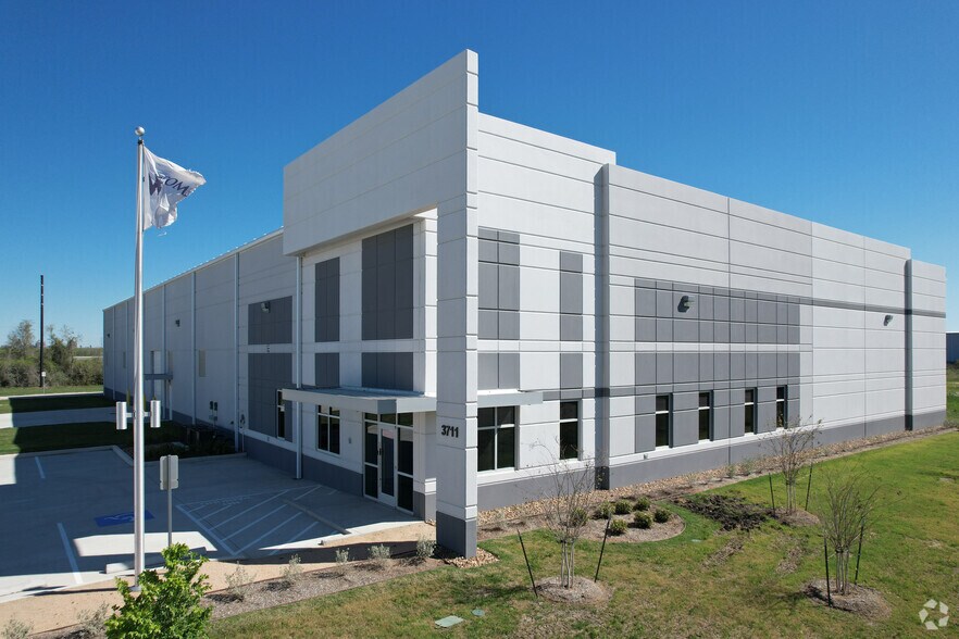 More Photos Of 3703 Cedar Blvd, Baytown Unknown For Lease
