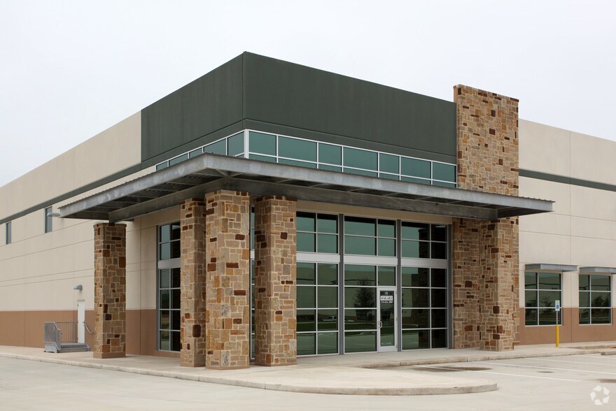 More Photos Of 5500 Mid Cities, Schertz Warehouse For Lease